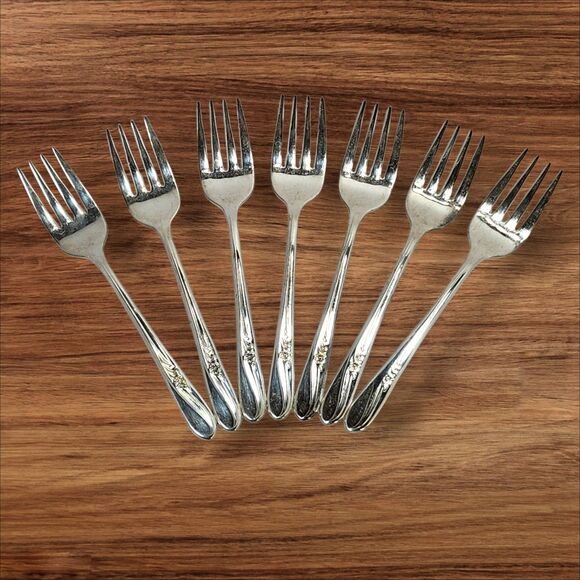 Vintage H&T MFG Co Meadow Flower 1940 Silver‑Plated Salad Forks Set of 7 Floral - Picture 1 of 5